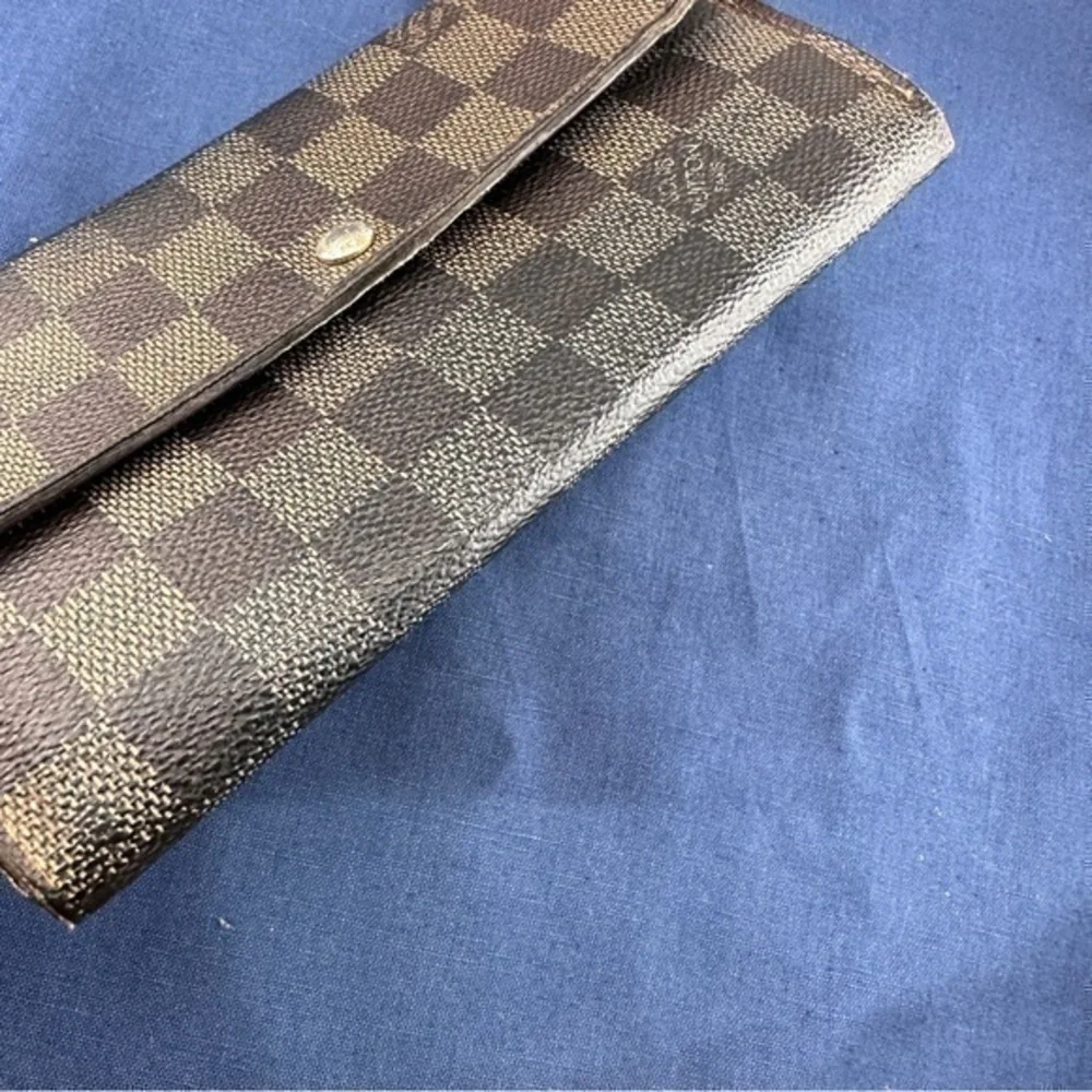 AUTHENTIC Louis Vuitton wallet. Damier Graphite Canvas.